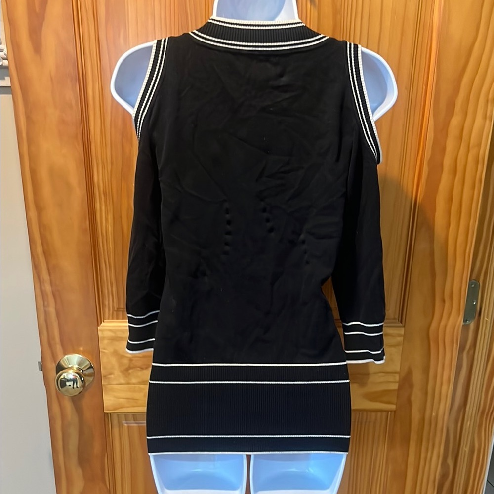 Boston Proper Cold Shoulder Top - Picture 5 of 7